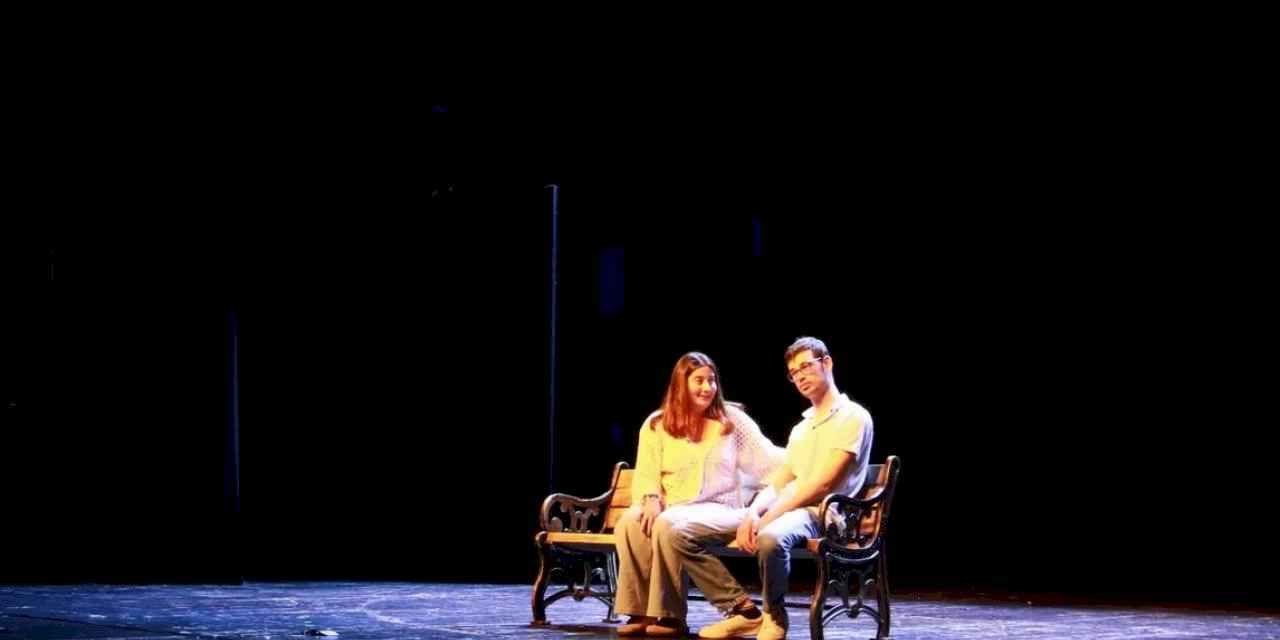 Özel bireyler tiyatro oyununda hünerlerini sergiledi