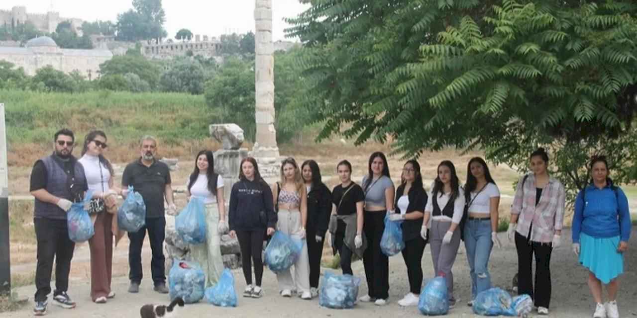 İzmir Efes MYO'dan kültürel miras alanında temizlik