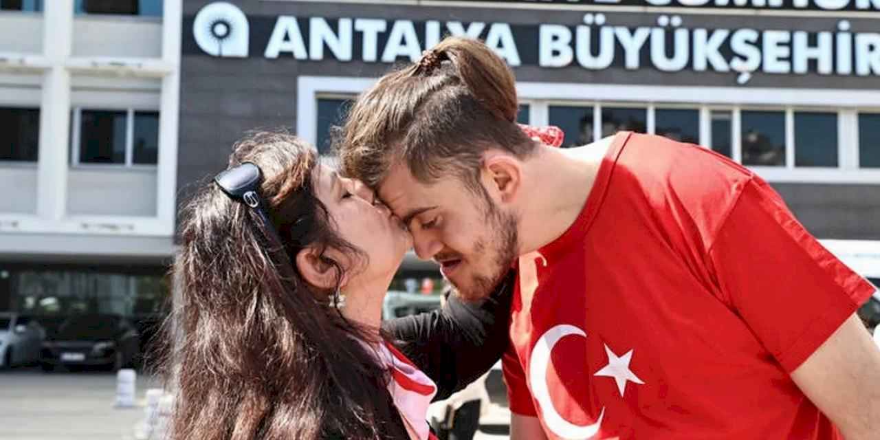 Antalya'da temsili askerlik yapacak engelli bireylere davullu-zurnalı uğurlama