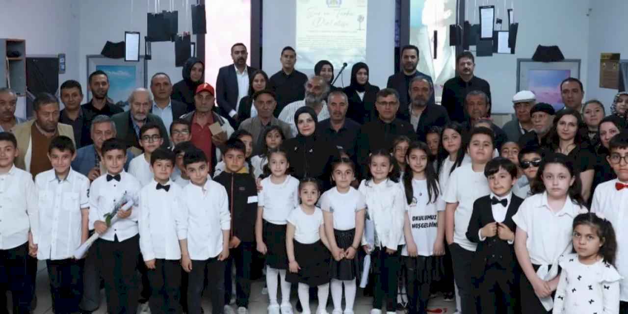 Sivaslı öğrenciler dede ve ninelerini ağırladı