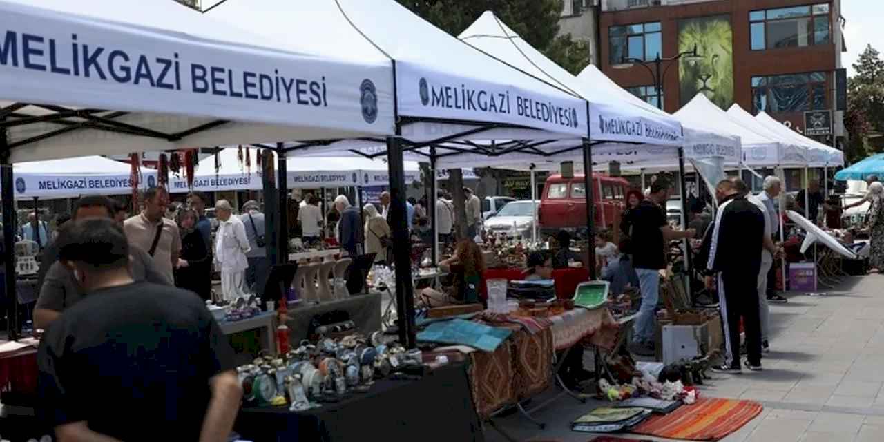 Kayseri Melikgazi Antika Pazarı'na yoğun ilgi