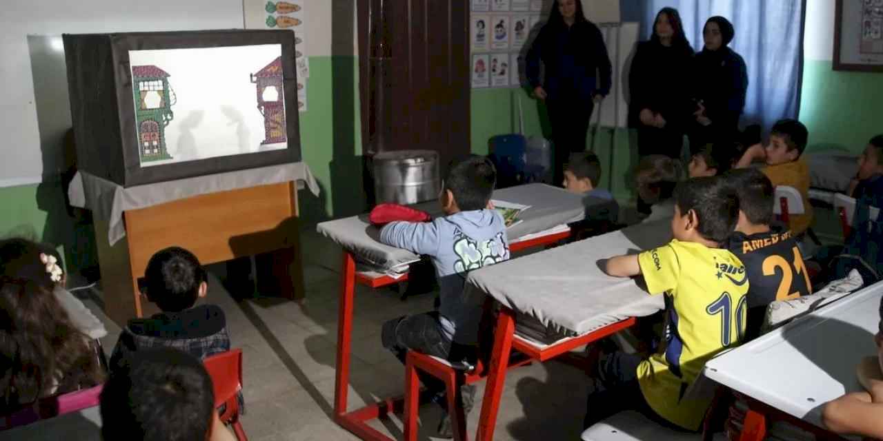 Bitlisli liseliler, geleneksel oyunu köylerde sahneliyor