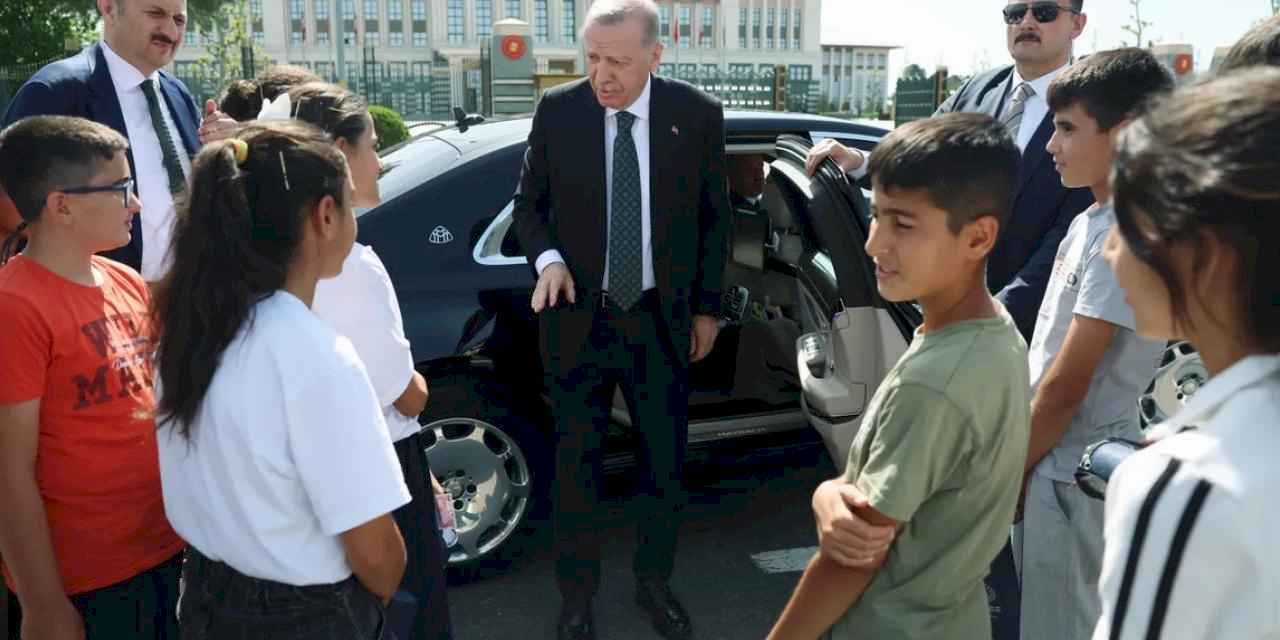 Cumhurbaşkanı Erdoğan, Adıyaman’dan gelen çocuklarla görüştü