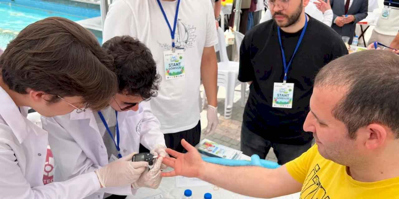 Bursa ‘Sağlık Sokağı’nda vatandaşa ücretsiz hizmet