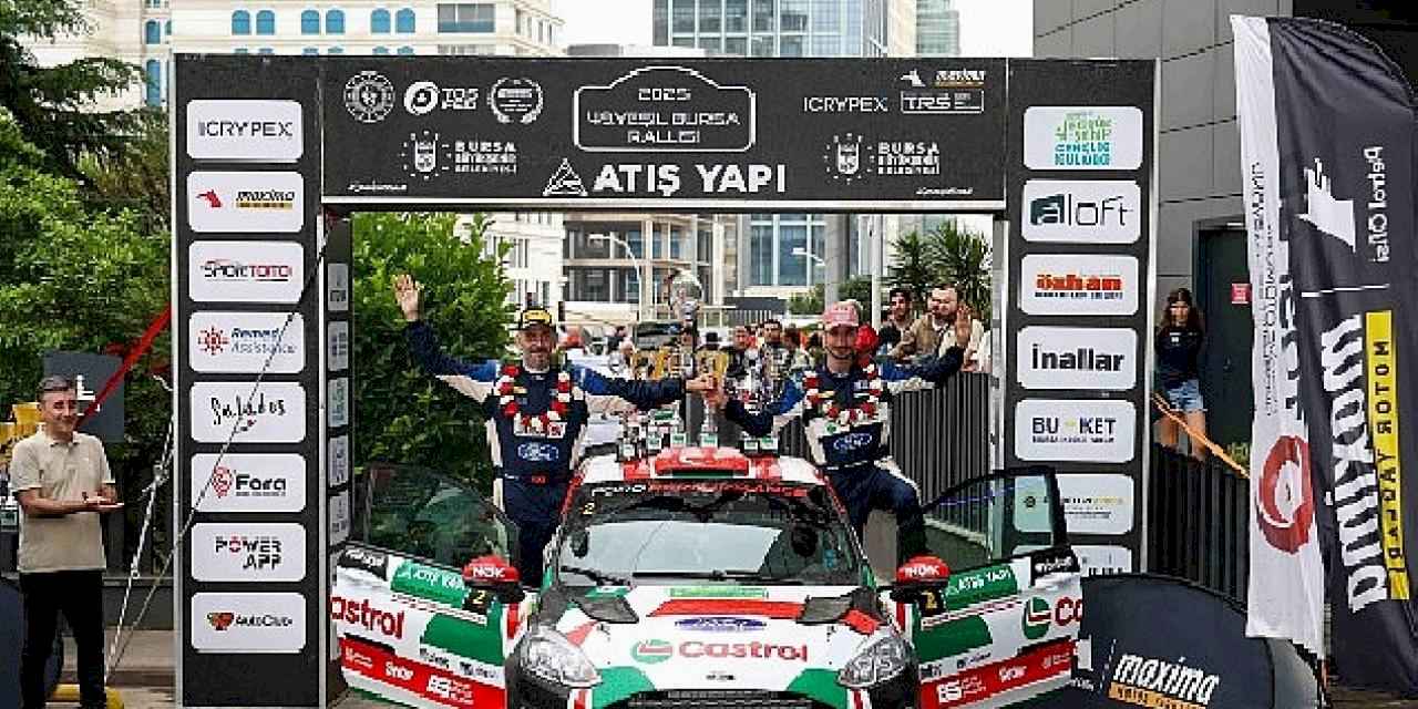 Castrol Ford Team Türkiye, Yeşil Bursa Rallisi'nde Sınıfını Domine Etti ve Markalar Kupasını Kaldırdı!