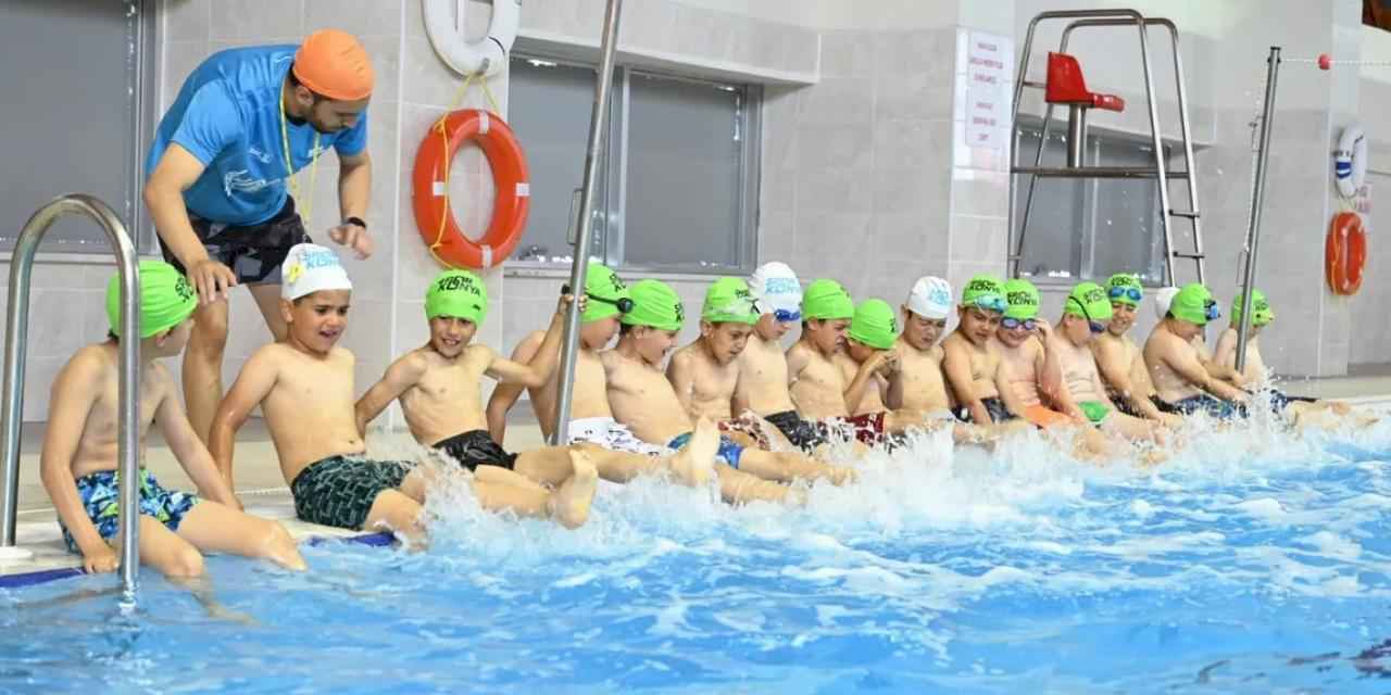 Konya Büyükşehir 6 ilçede yüzme öğretiyor