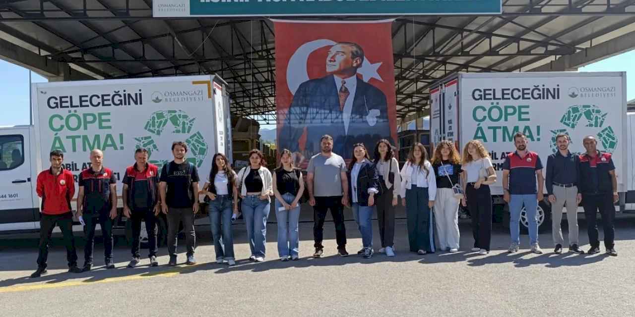 Öğrenciler kapı kapı dolaşılarak halka çevre bilinci kazandırıyor