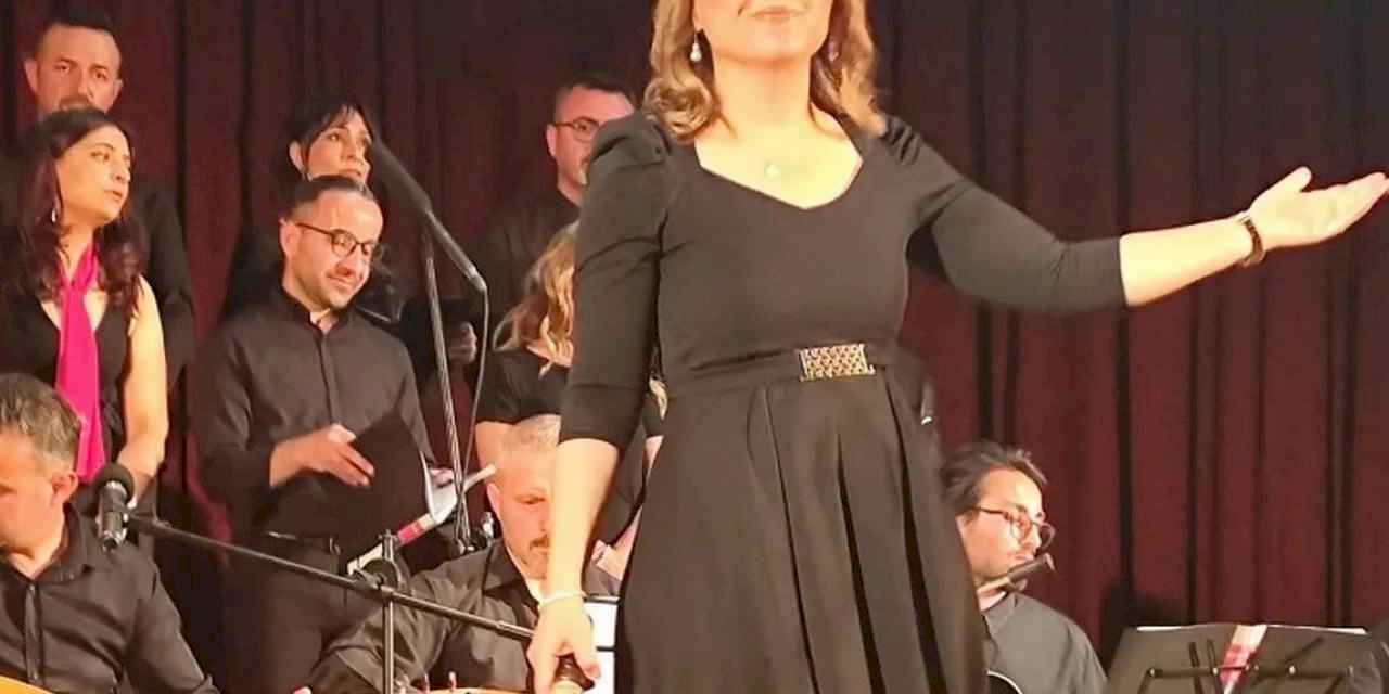 Kayserili öğretmenden Atatürk şarkıları