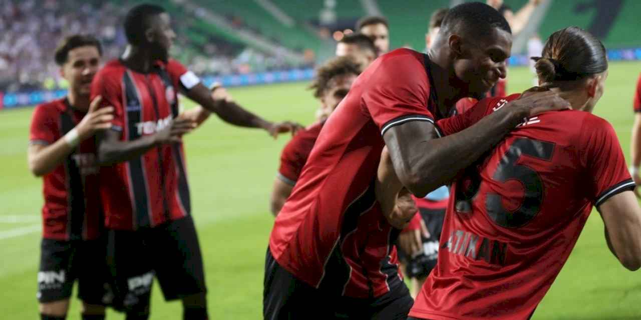 Fatih Karagümrük yeniden Süper Lig'de!