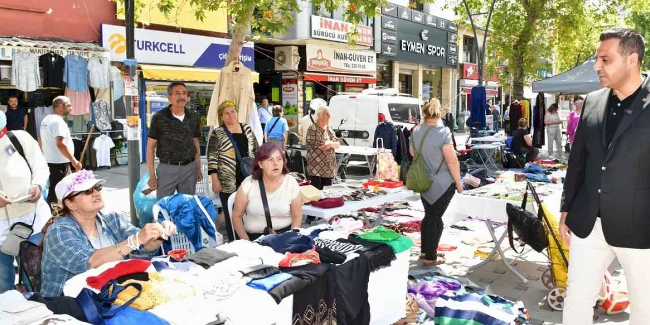 İzmir Çiğli’de 2. el eşya ve kıyafet kermesine yoğun ilgi