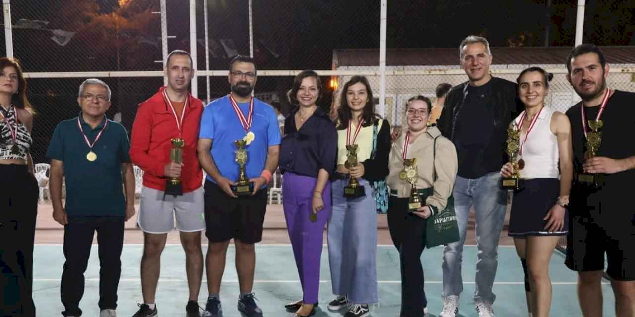 İzmir Karabağlar'da spor şenlikleri renkli geçti