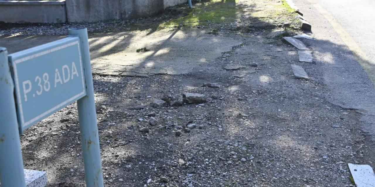 Kırtık Mezarlığı’nda bozulan kaldırımlar yenilendi