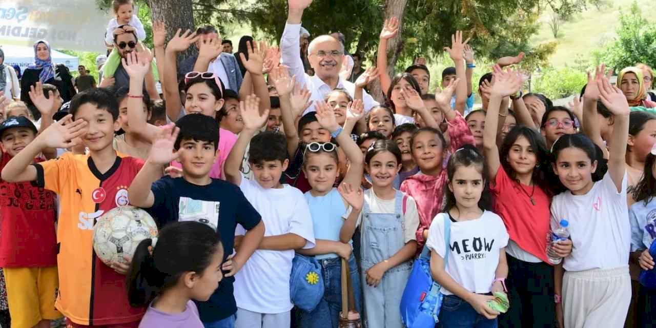 Rengarenk uçurtmalar Beydağı’nda gökyüzüyle buluştu