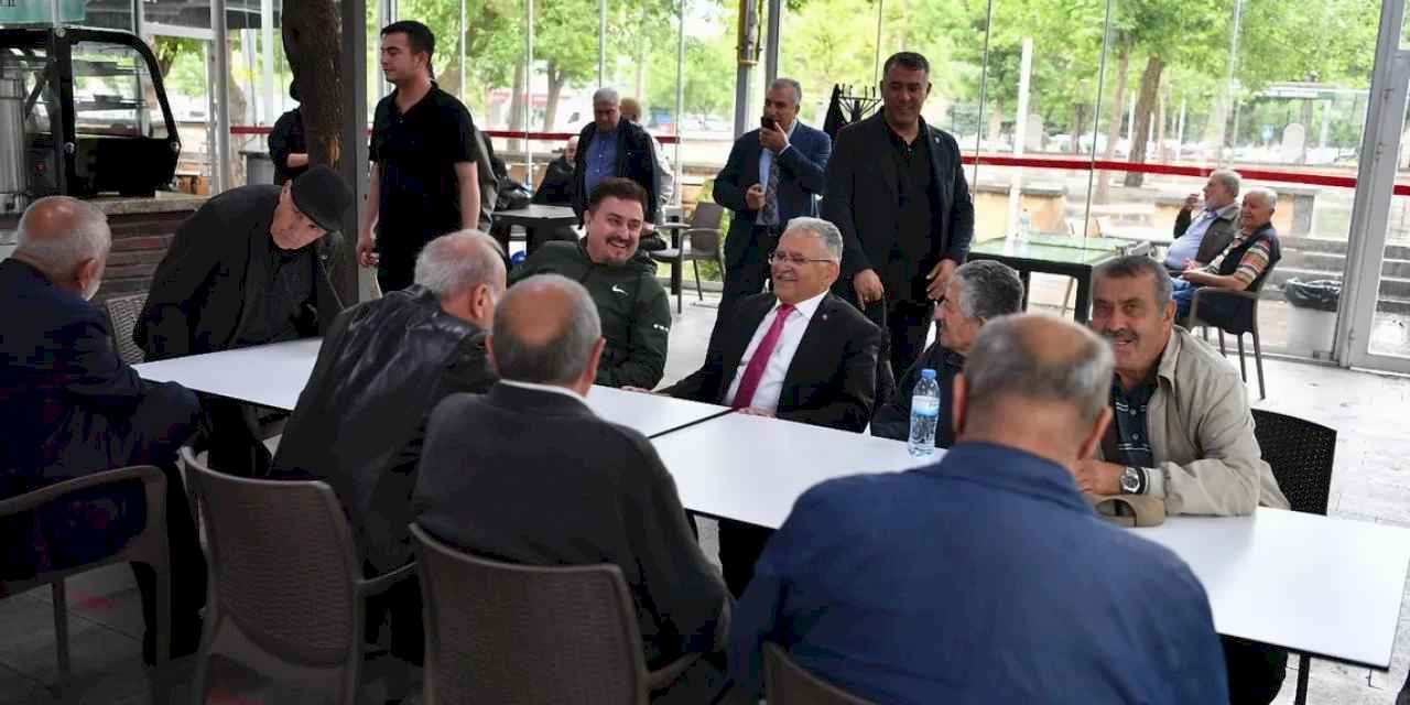 Memduh Büyükkılıç KAYTUR Kahve'de vatandaşla buluştu