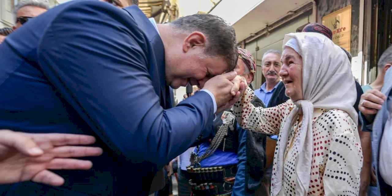 İzmir’de ihtiyaç sahipleri ve emekliler unutulmadı