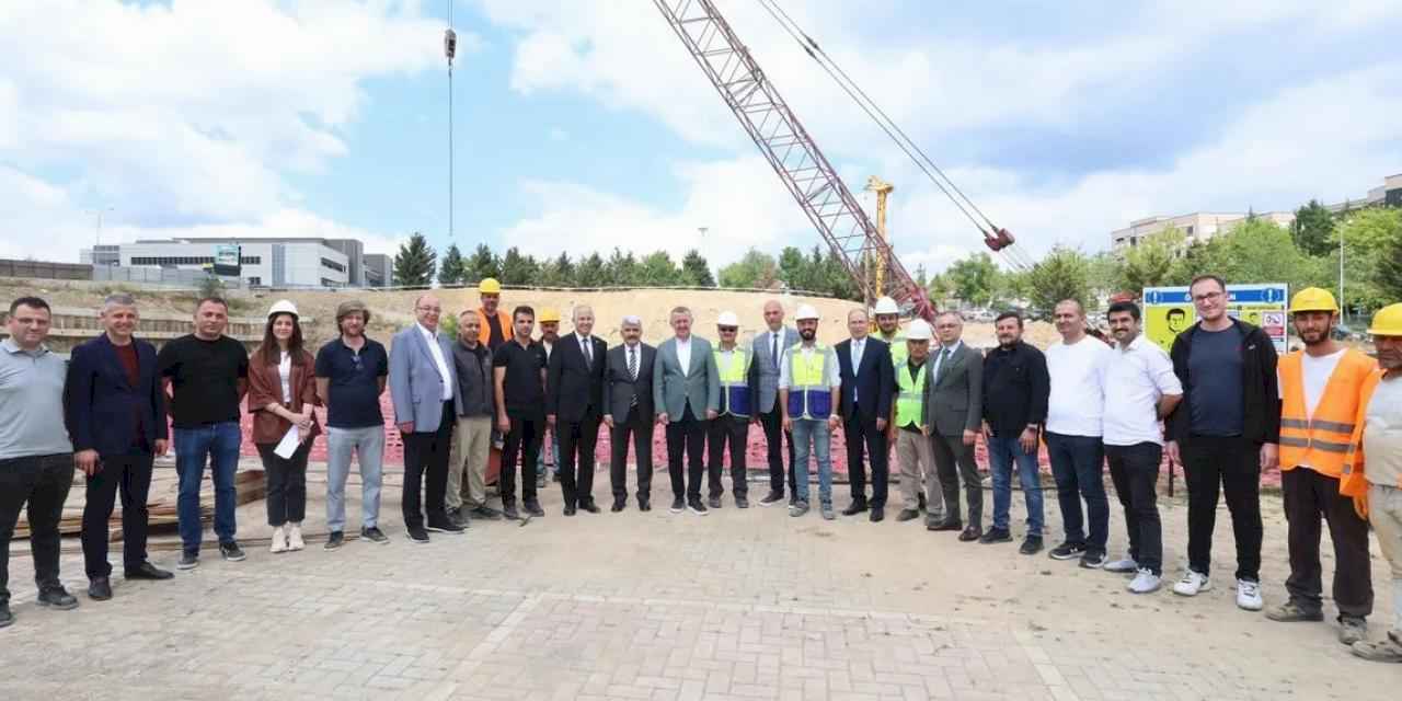 Umuttepe’de cami ve otopark projesi hızla ilerliyor