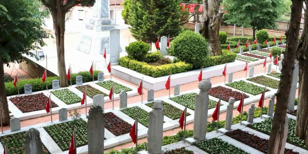 Kocaeli'de mezarlıklar bayram ziyaretine hazır