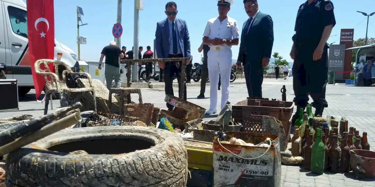 Mudanya'da Sahil Güvenlik'ten denizlere nefes aldıran temizlik
