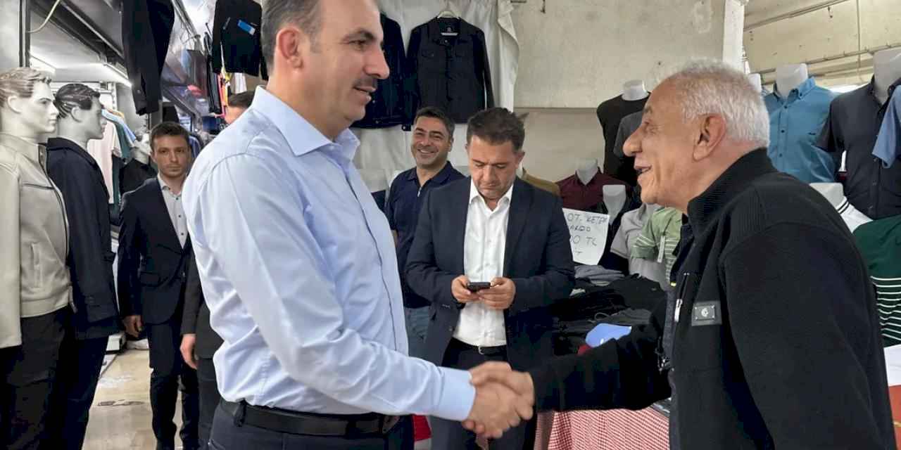 Başkan Altay bayram alışverişine çıkanlarla sohbette