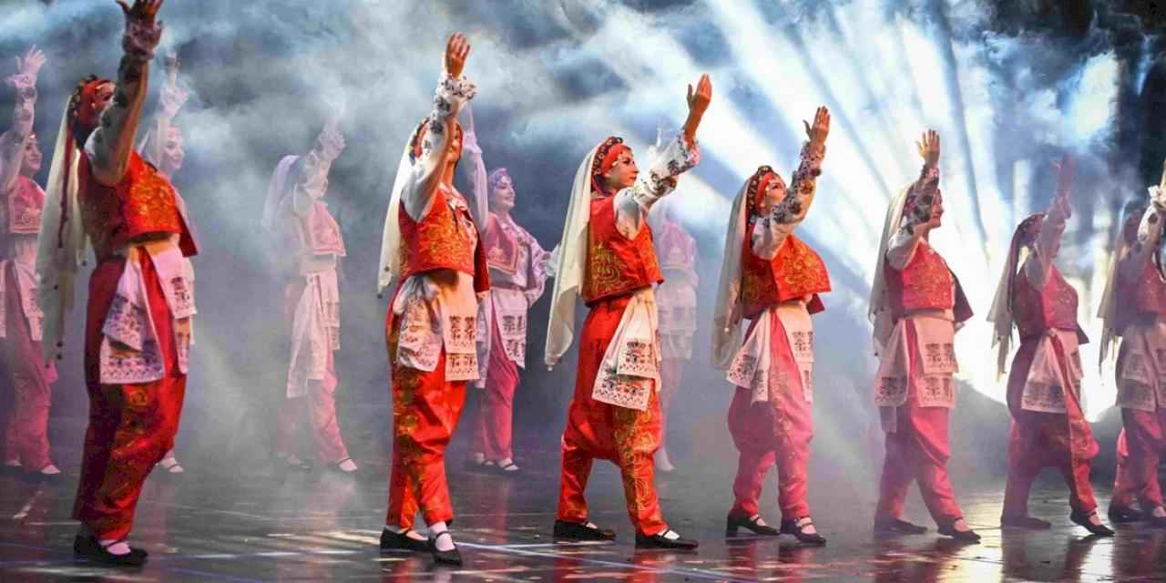 Bursa Maarif Halk Dansları'ndan 'Göçün Kadınları' gösterisi