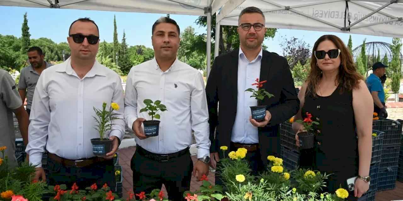 Manisa'da bayramlık çiçekler Büyükşehir'den