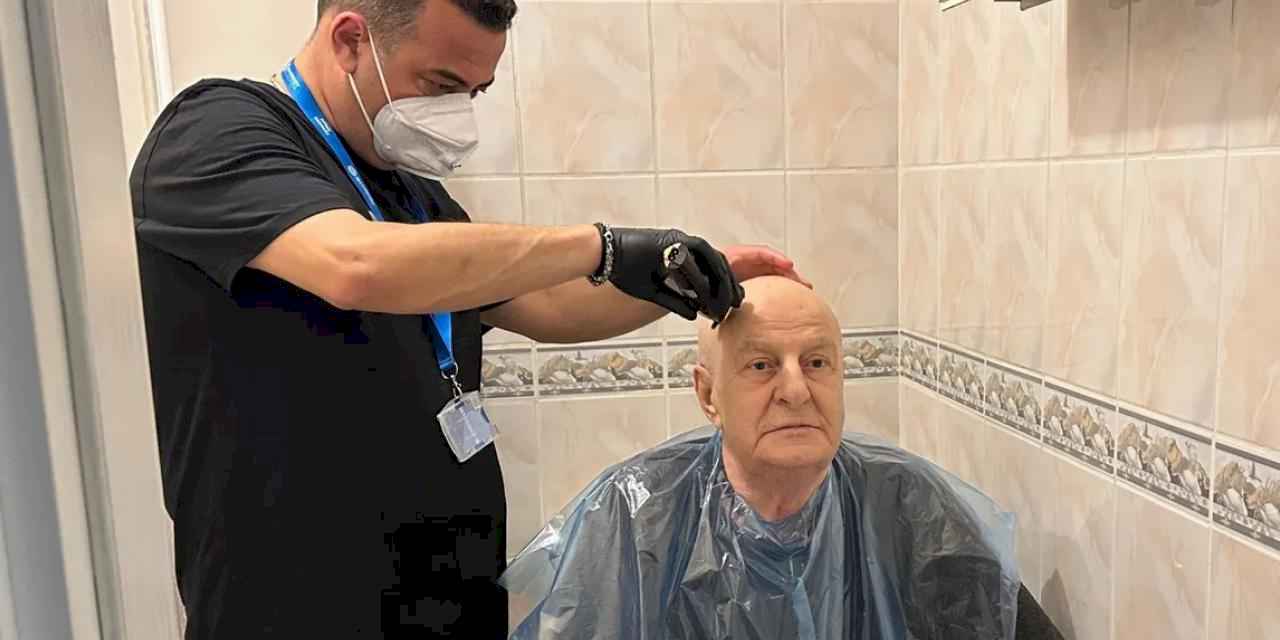 İstanbul Bakırköy'de bayramlık tıraş etti