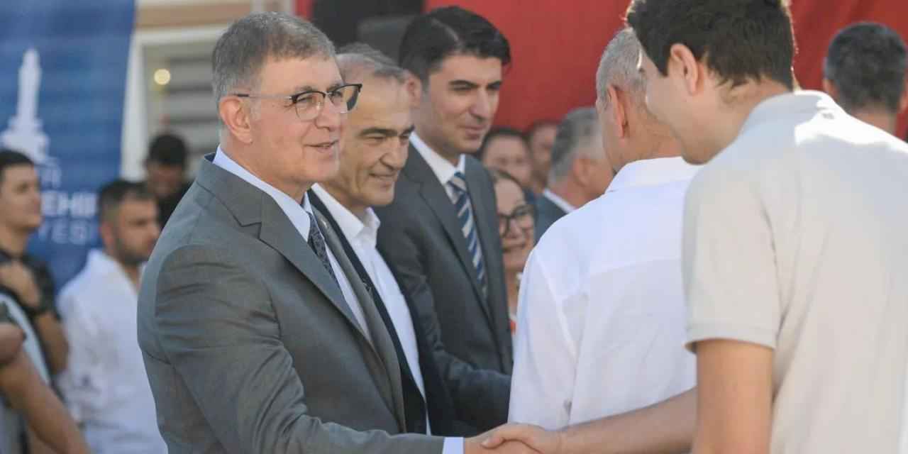 Başkan Tugay İZSU çalışanlarıyla bayramlaştı