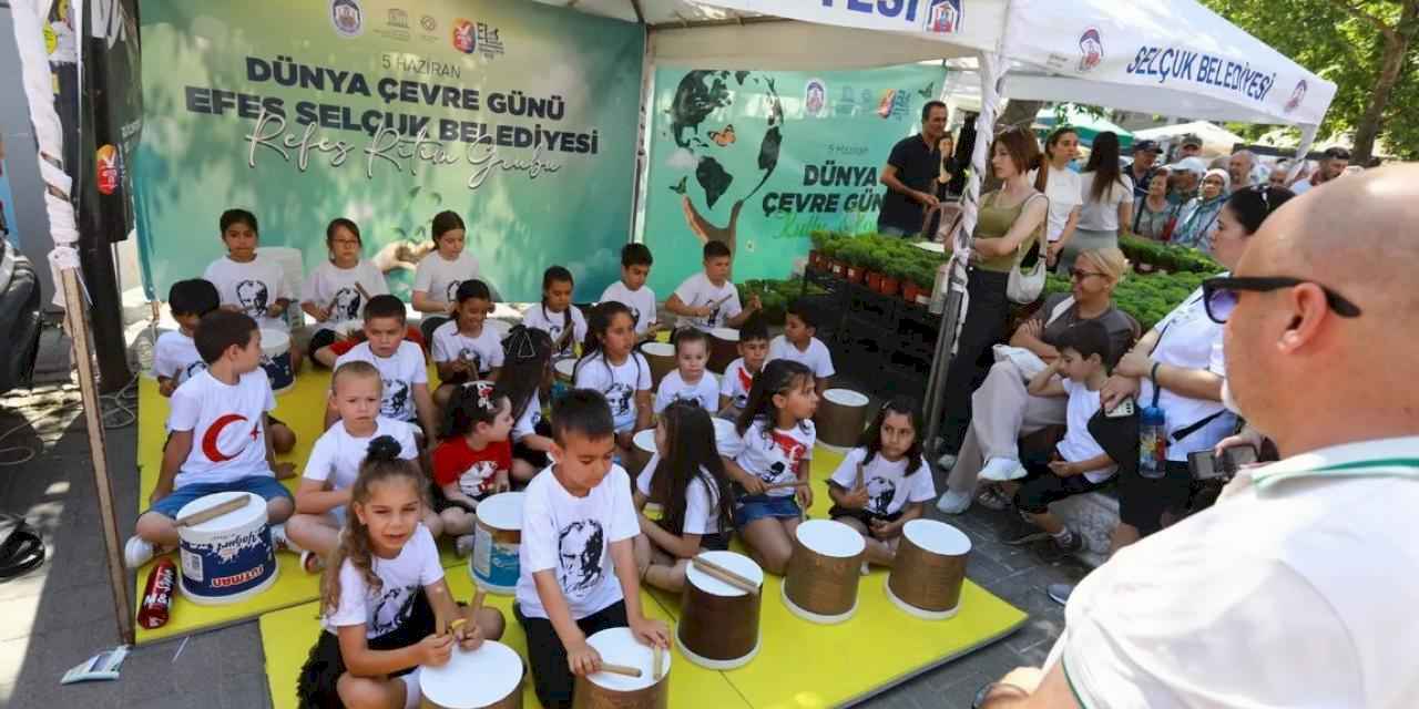 Efes Selçuk’ta çocuk müzisyenlerden 'çevre' ritmi