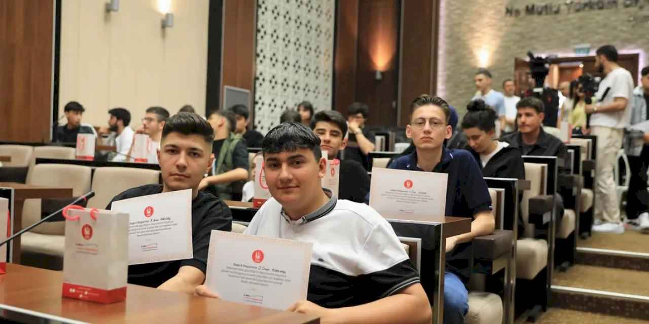 Ankara Keçiören Belediyesi'nde stajyerlere anlamlı veda