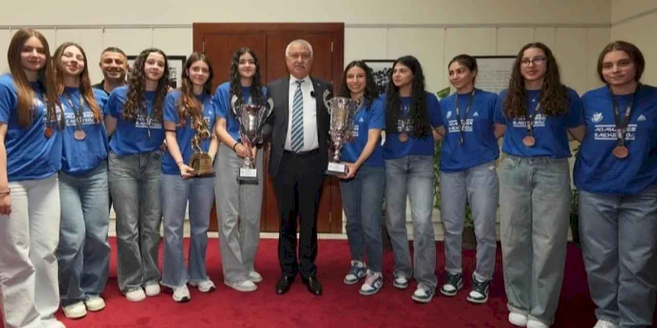 Adana Büyükşehir U18 Kız Basketbol Takımı Türkiye 3’üncüsü