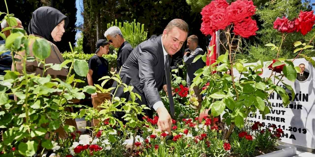 Balıkesir'de Başkan Ahmet Akın şehitleri unutmadı