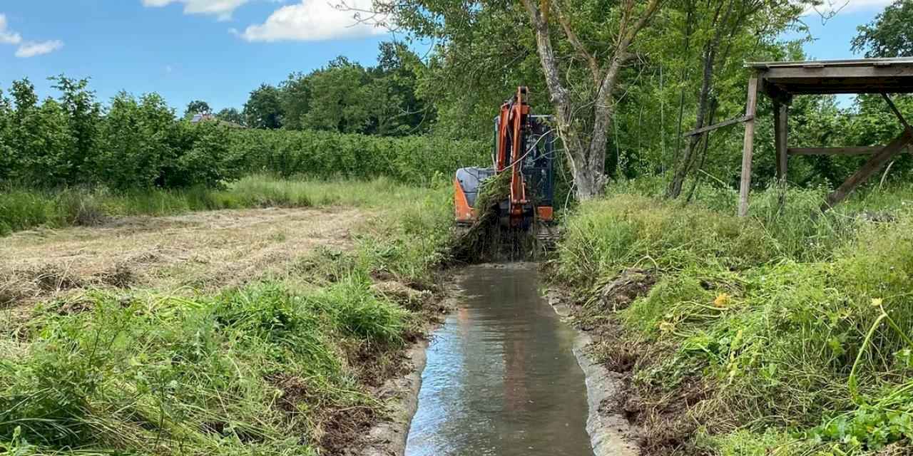 Kocaeli kırsalında sulama kanalları temizleniyor