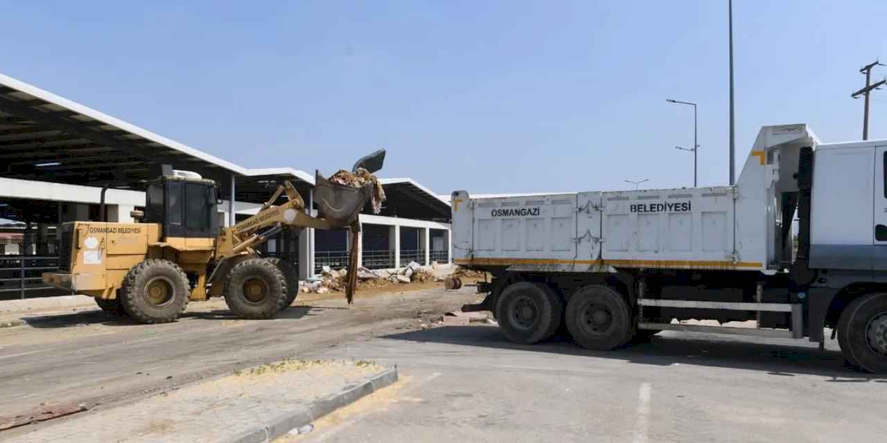 Bursa Osmangazi'de pazarlar temizlenerek dezenfekte edildi