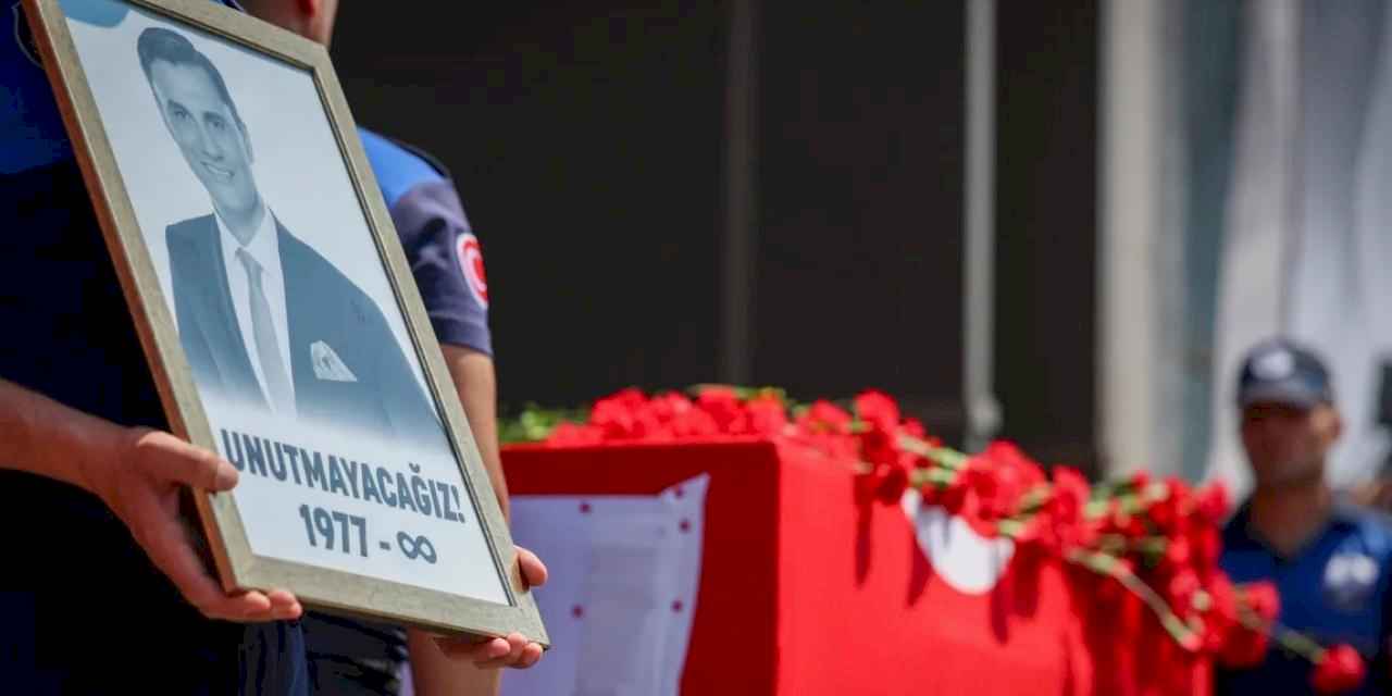 Manisa başkanını uğurluyor