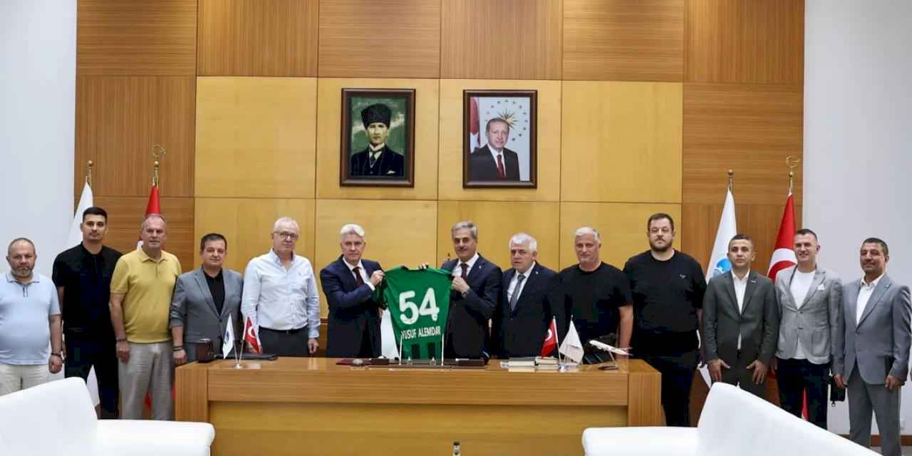 Sakaryaspor yönetimi Başkan Alemdar’ı ziyaret etti