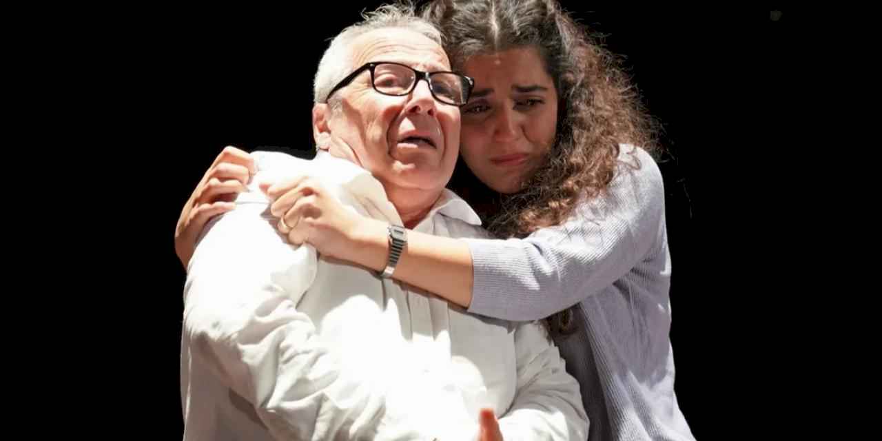 Ayvalık Belediye Tiyatrosu’na üç dalda ödül