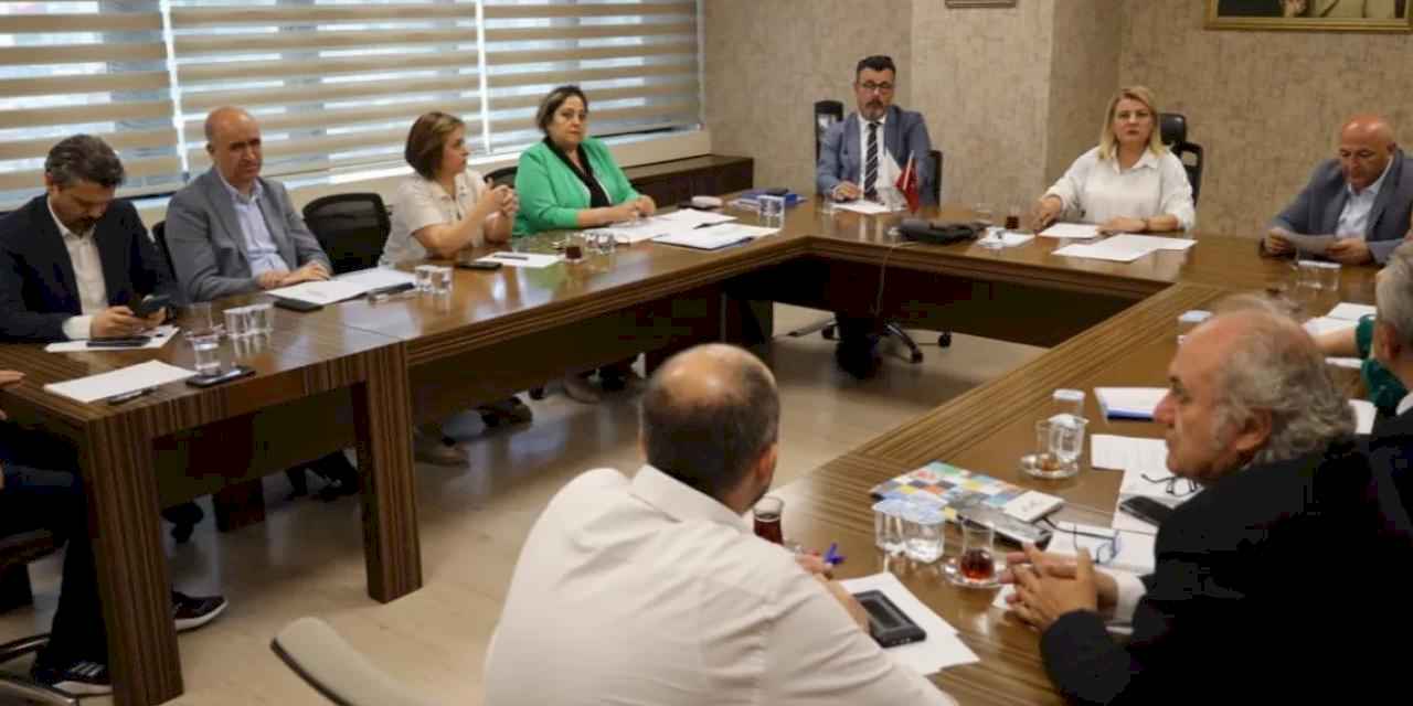 İzmit Belediyesinde başkan yardımcıları göreve başlıyor