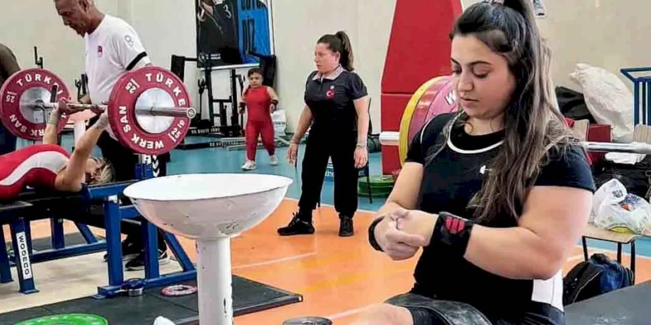 Meramlı haltercilerden Türkiye Şampiyonası'nda çifte zafer