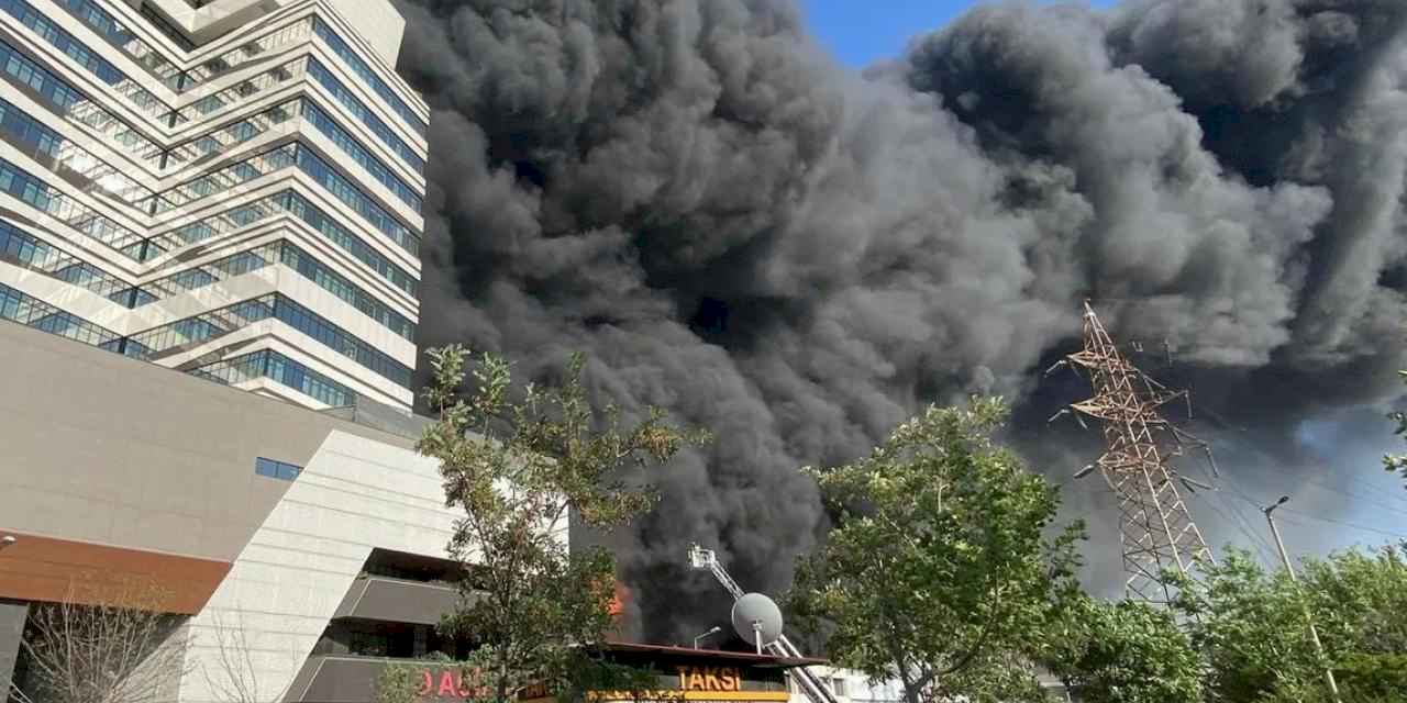 İzmir’de plastik deposunda yangın!