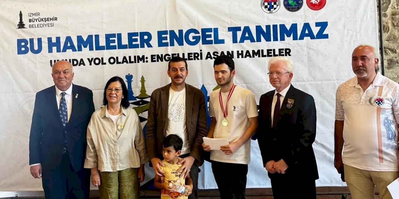 Satranç turnuvasında hamleler engelleri aştı