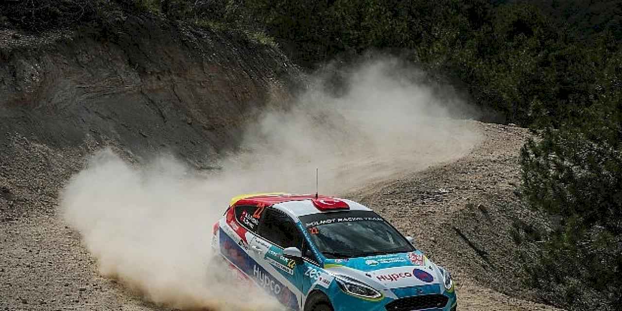 Dünyadaki ilk ve tek engelli kadın ralli pilotundan çifte podyum