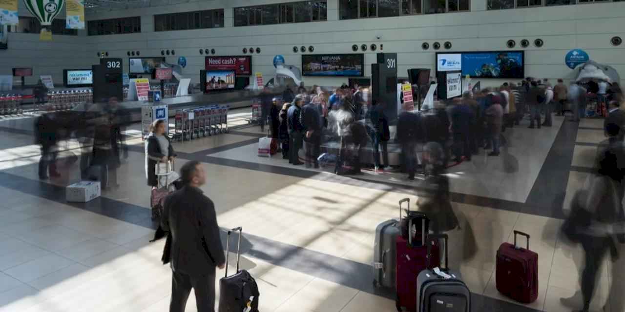 Antalya Havalimanı’nda asma tavan çöktü: 1 hafif yaralı!