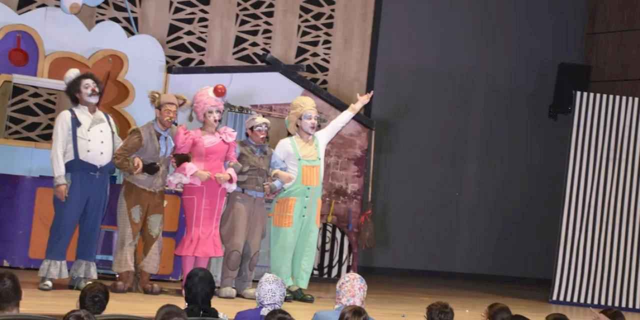 Bursa Devlet Tiyatrosu’nun 'Harikalar Mutfağı' Karacabey'de