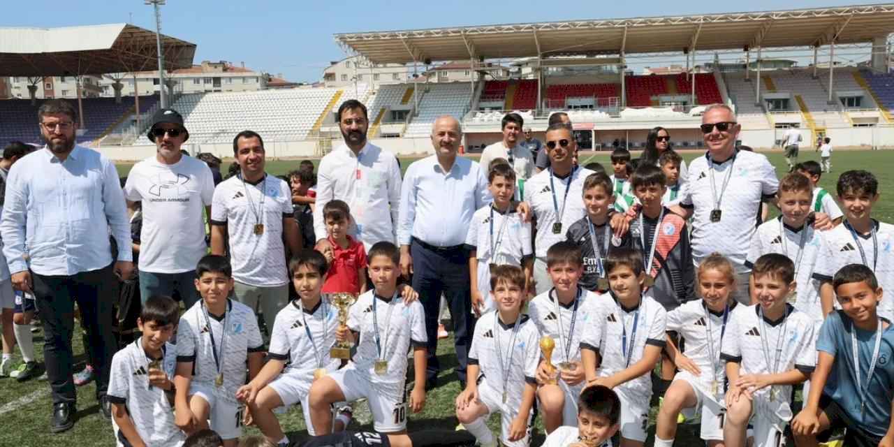 Başkan Büyükgöz minik sporcuları yalnız bırakmadı