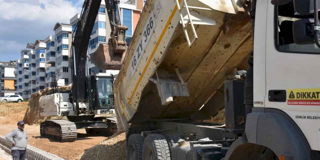 Bursa Gemlik’te yol açma çalışmaları hız kesmeden sürüyor