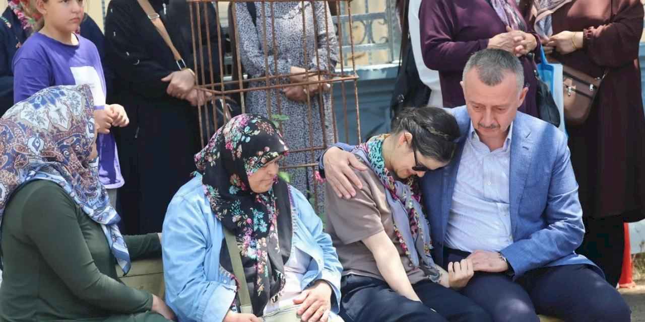 Kocaeli'de Başkan Büyükakın, Gülşah'ı acı gününde yalnız bırakmadı