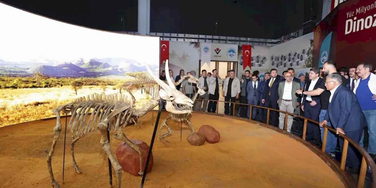Kayseri Büyükşehir'den Adalet Bakanı'na fosil sunumu