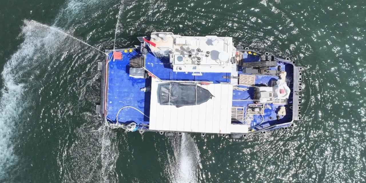 İzmir Körfezi’nde temizlik seferberliği... Modifiye kil yöntemiyle balık ölümleri azaltılıyor