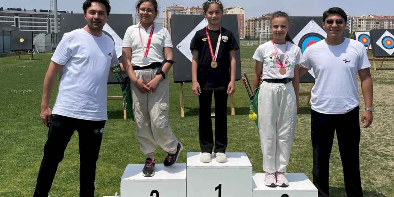 Konya Meramlı okçulardan hedef tam isabet