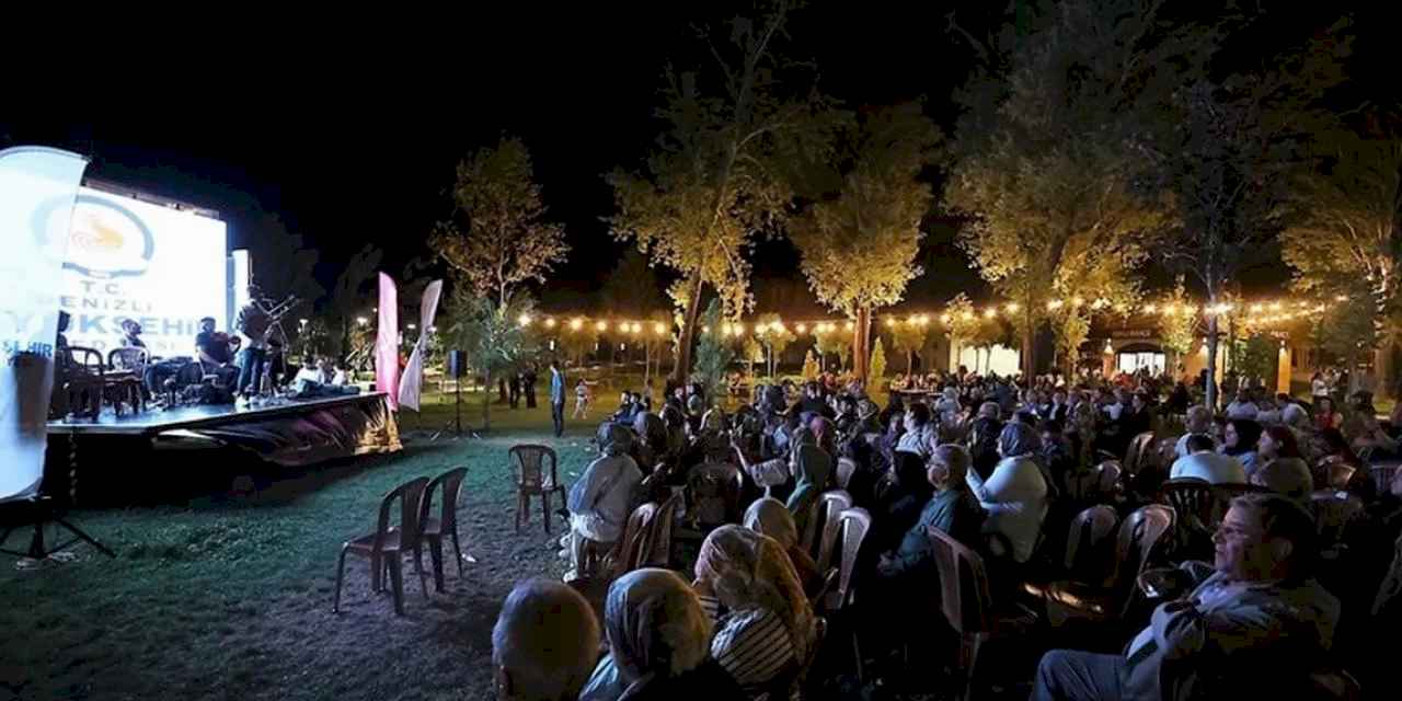 'Yaz Konserleri' Çivril’de başladı, sinema keyfiyle renklendi